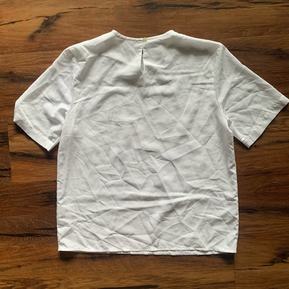 Liz Baker Essentials - medium white shirt - Picture 2 of 3